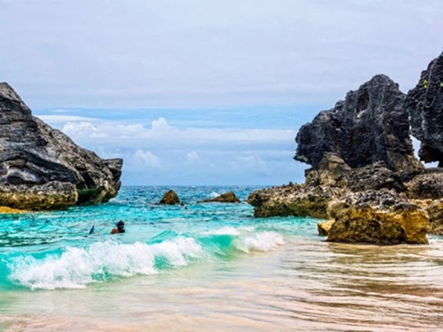 Bermuda hấp dẫn nhất với những bãi biển cát màu hồng và vịnh Horseshoe tuyệt đẹp. (Ảnh: Shutterstock)